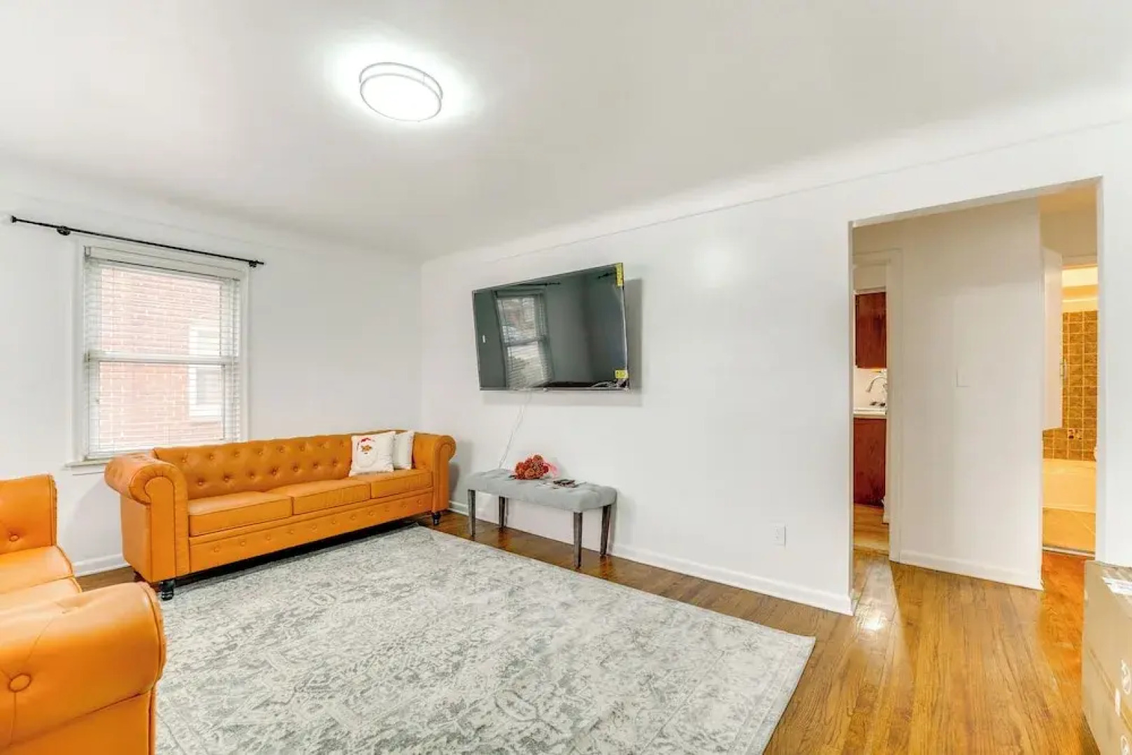 13 Mi to Downtown Detroit: Bright Home