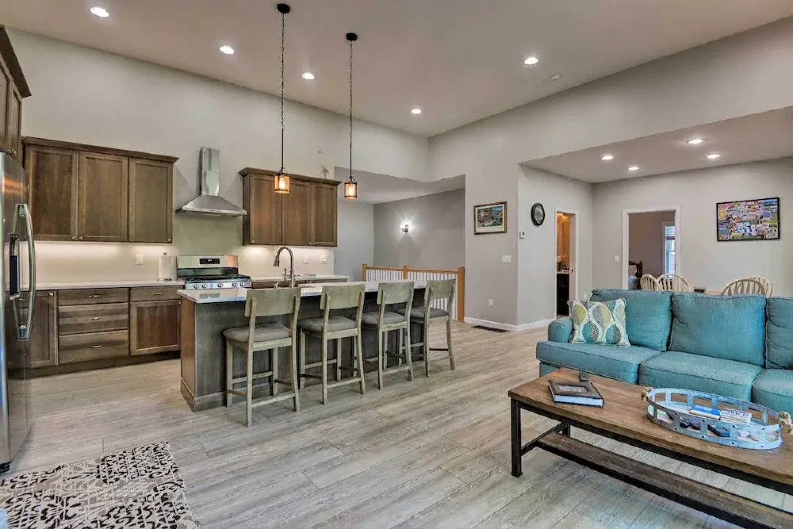 Covered Deck, Grill & Game Room: Gilford House!