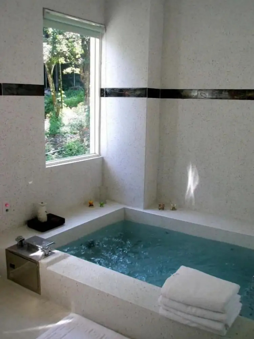 The Rippling Vale Masion of Hot Spring