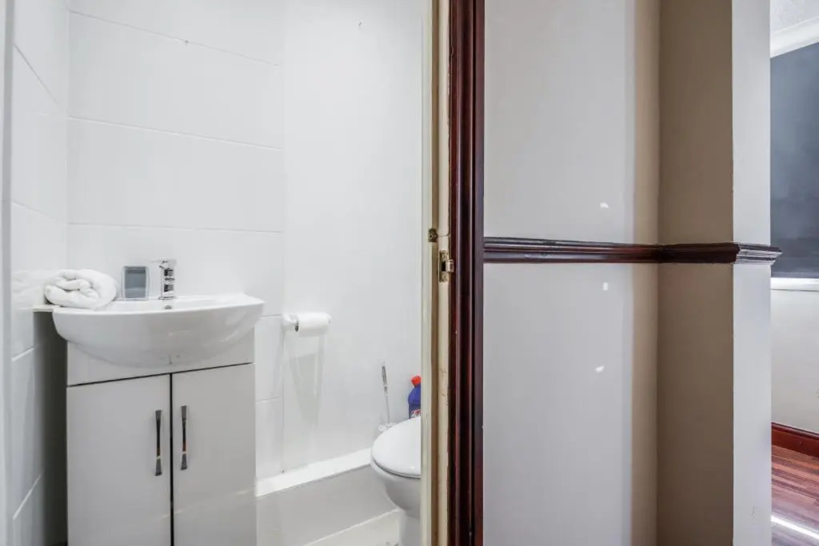 TMS Spacious 3-bed House! Tilbury! Free Parking!