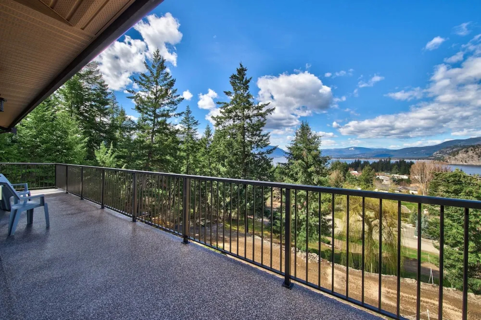 Semi-lakefront Luxury Blind Bay - Spring Specials! 2 Bedroom Cottage by RedAwning