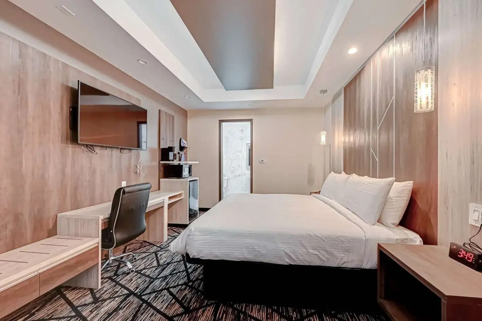 Comfeeni Inn and Suites