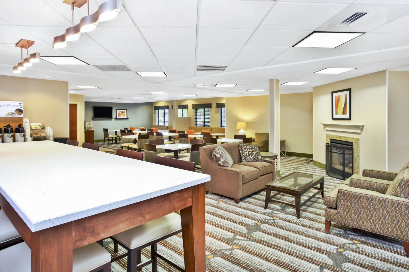 Holiday Inn Express & Suites Bradley Airport by IHG
