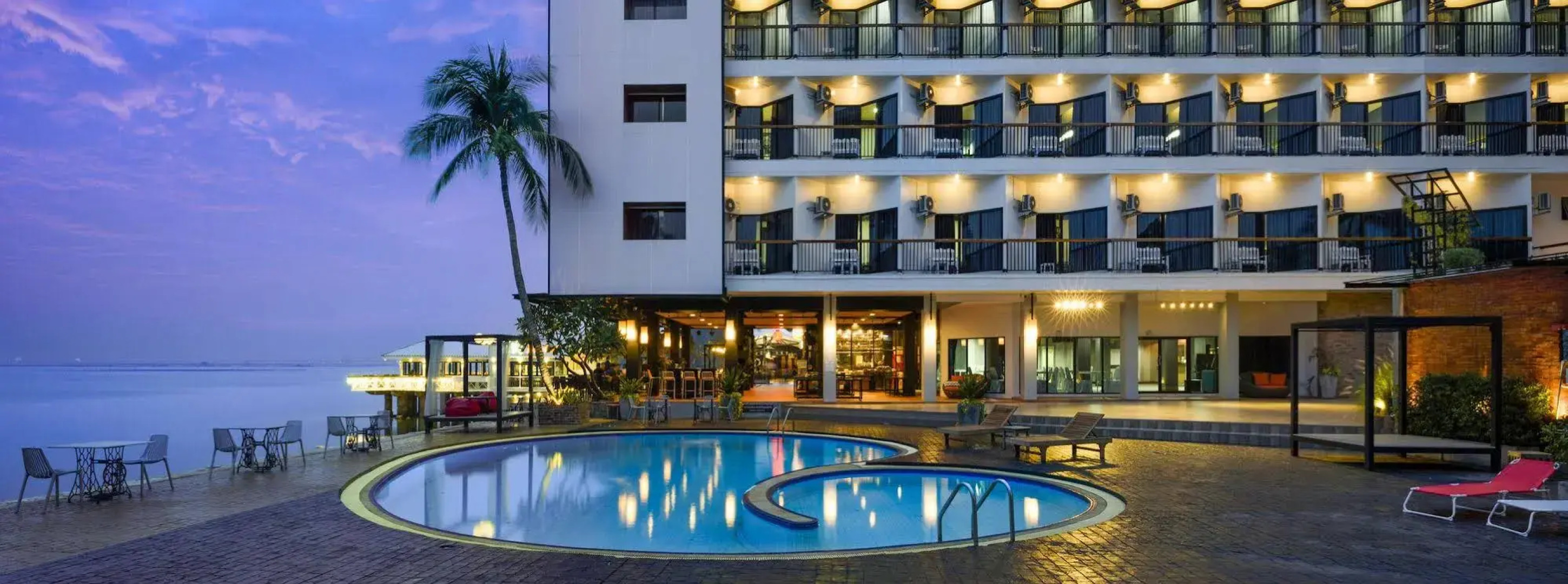 The Loft Seaside Sriracha