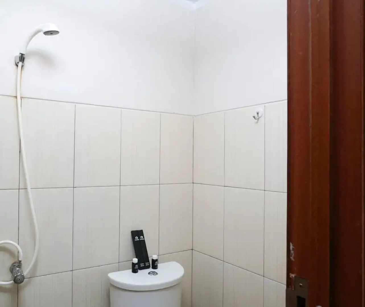 Elegant Design Studio Apartment at Margonda Residence 4 By Travelio