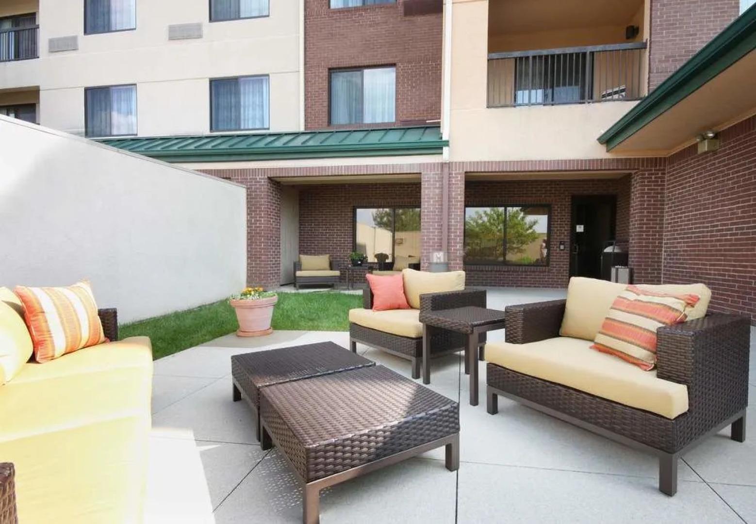 Courtyard Chicago Bloomingdale