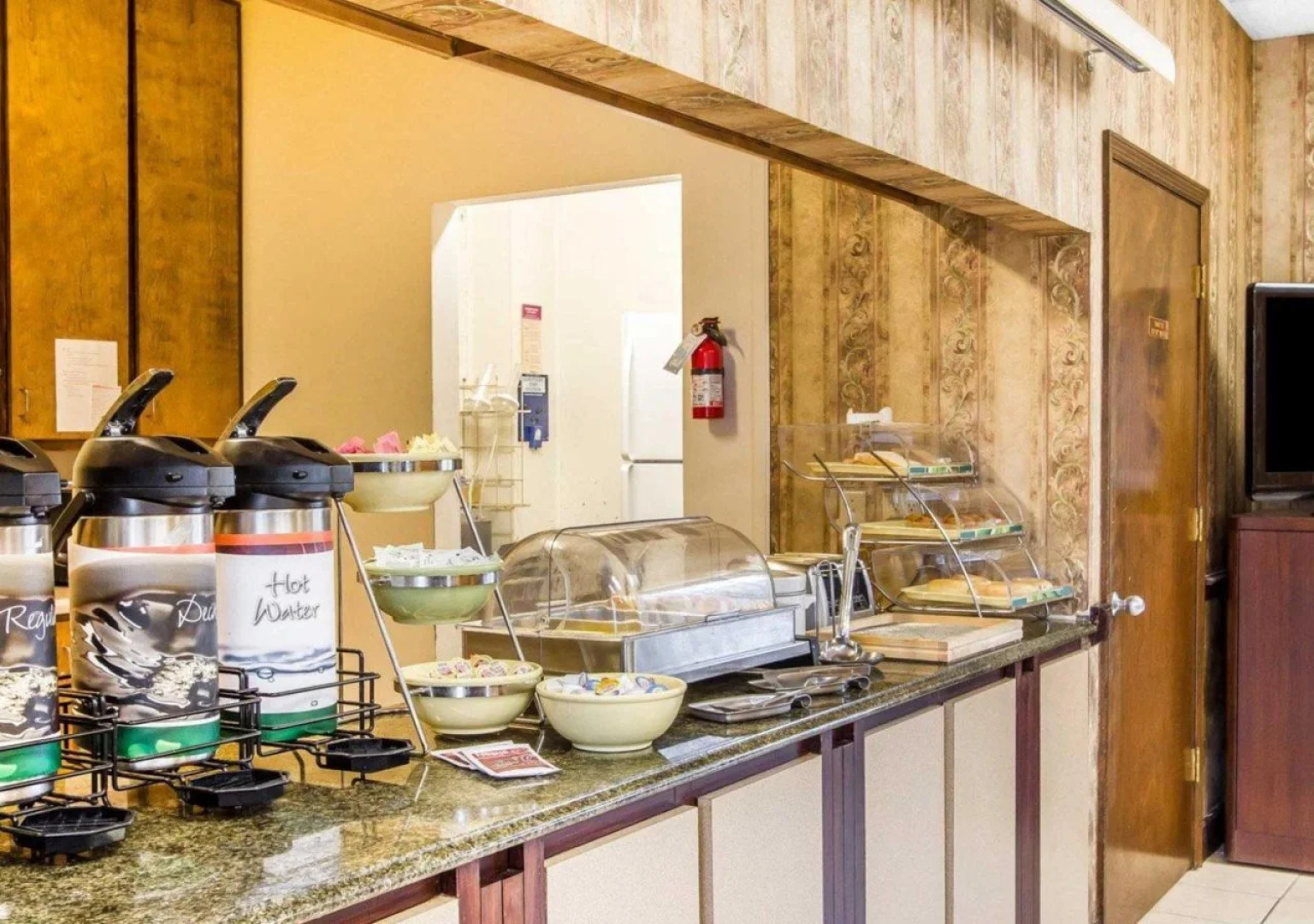 Executive Inn & Suites