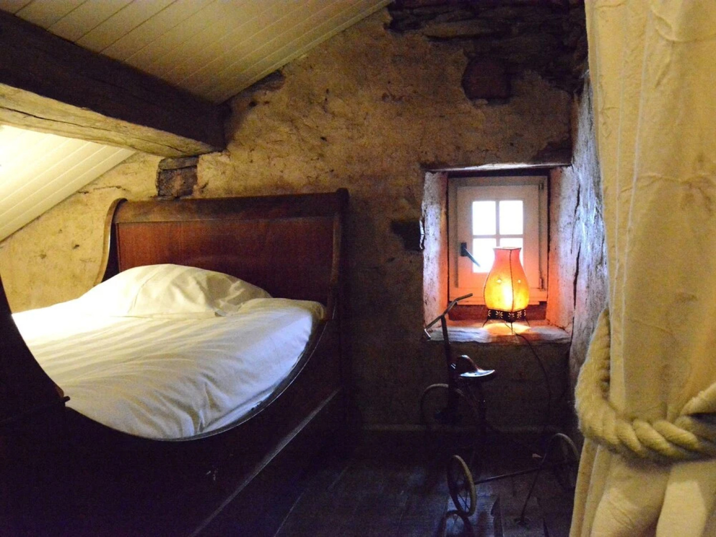 Cozy Holiday Home in Bièvre with Hot Tub