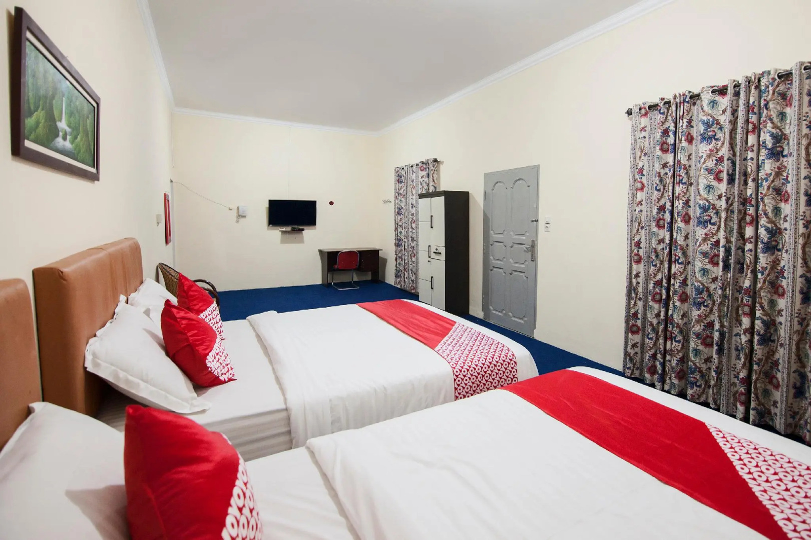 OYO 719 Penginapan Panatapan Almonsari Resort