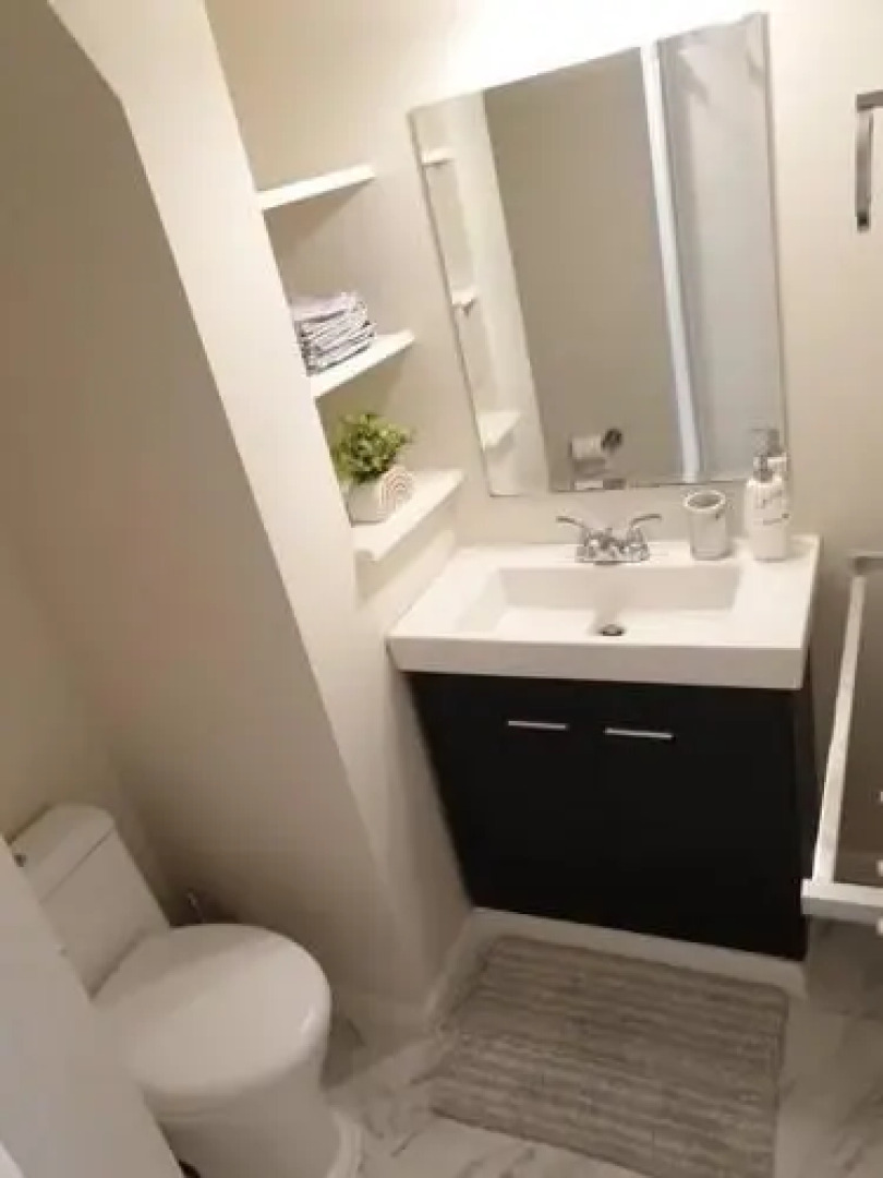 Happy, Cozy, Fun, Loving suite in West Vancouver