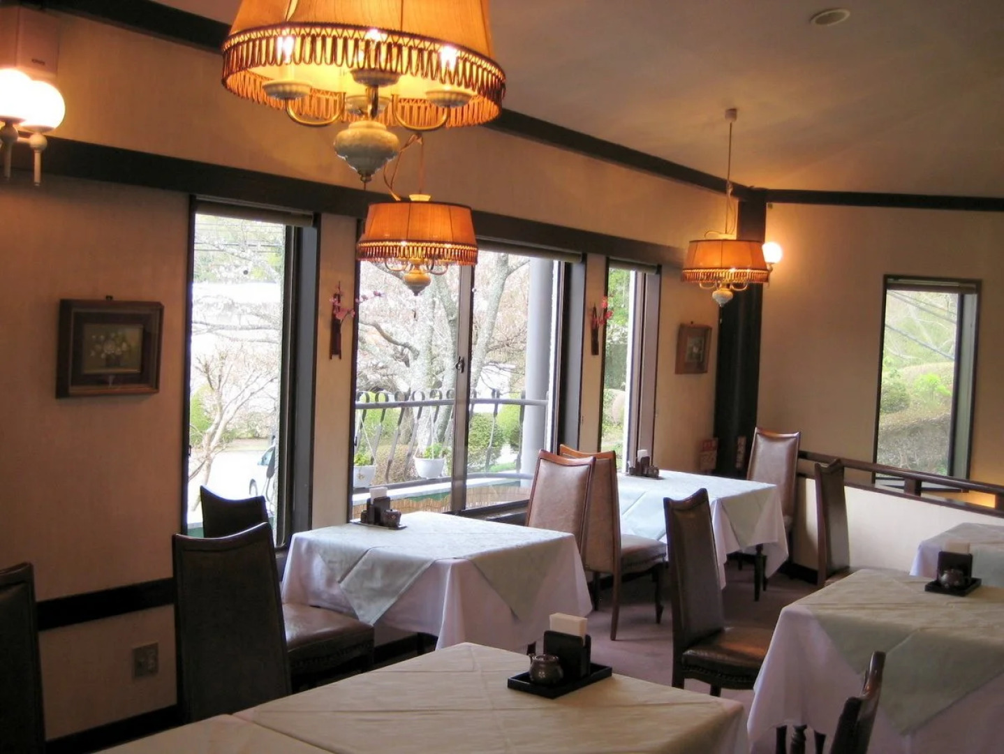 Izu Ippeki lake lakeside terrace