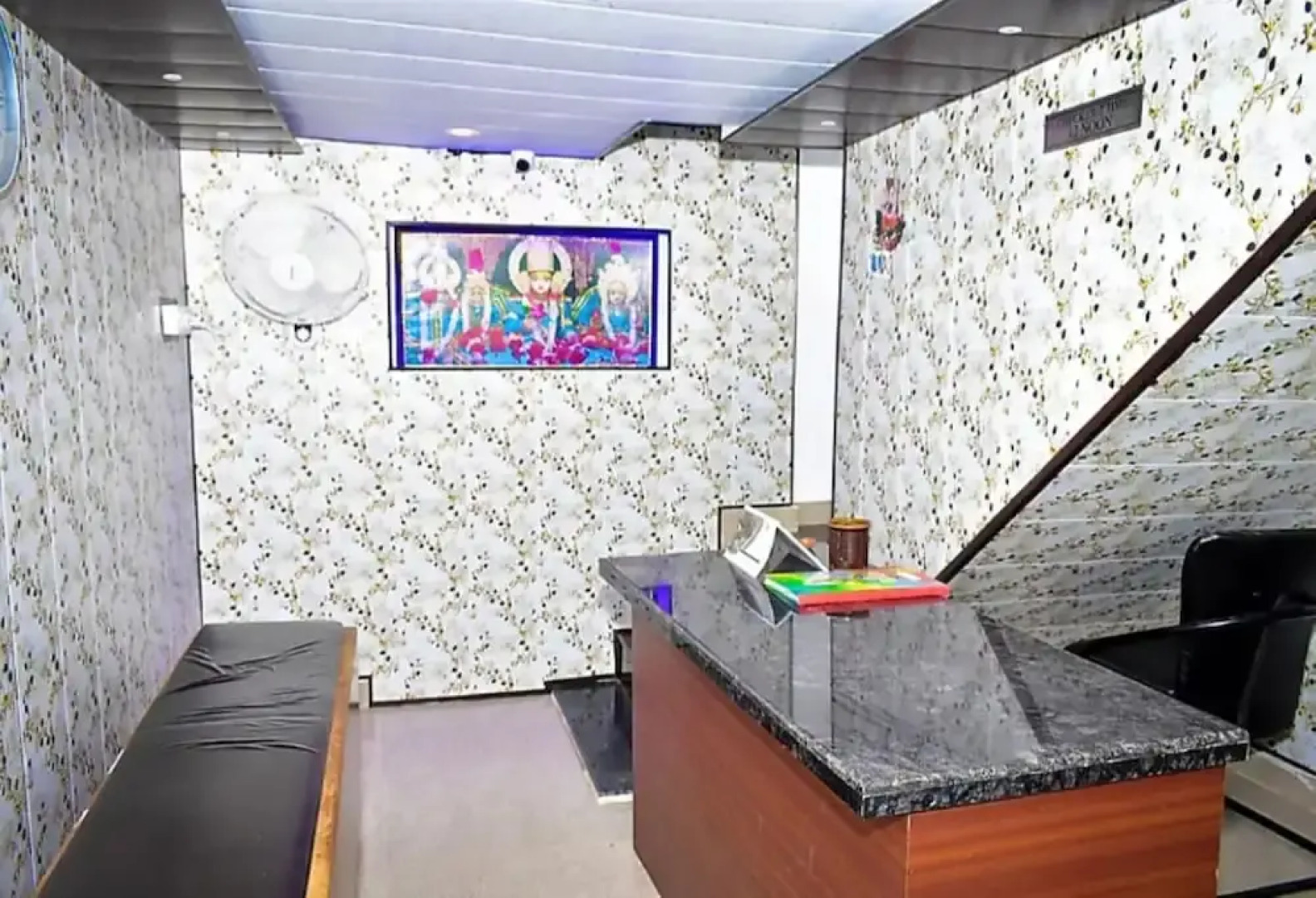 Goroomgo Ashoka Aashram Homestay Ayodhya