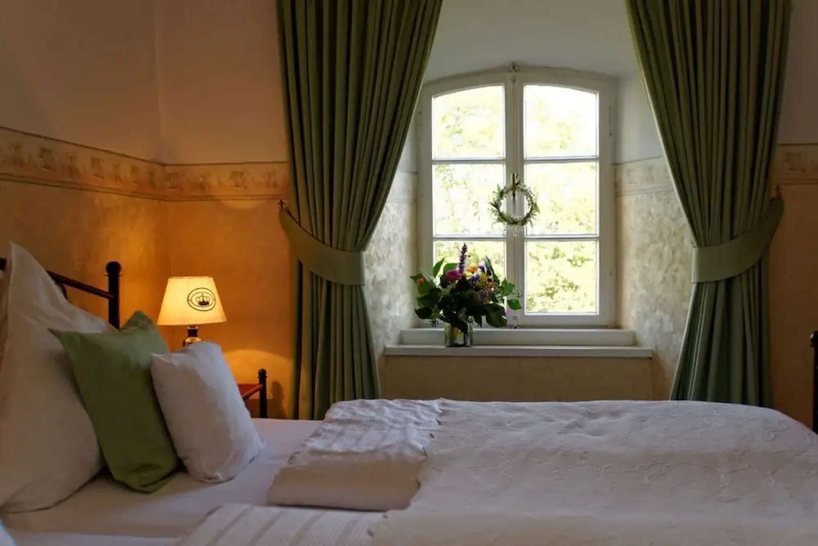 Schlosshotel Burghaus Kronenburg