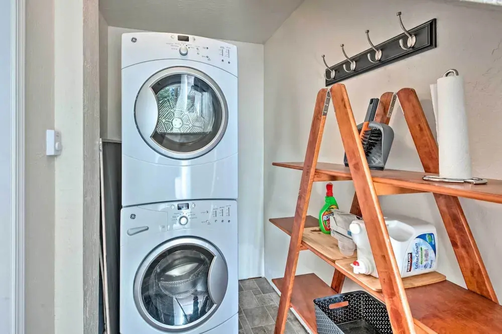 2 Mi to Heavenly Mountain: Tahoe Retreat w/ Views