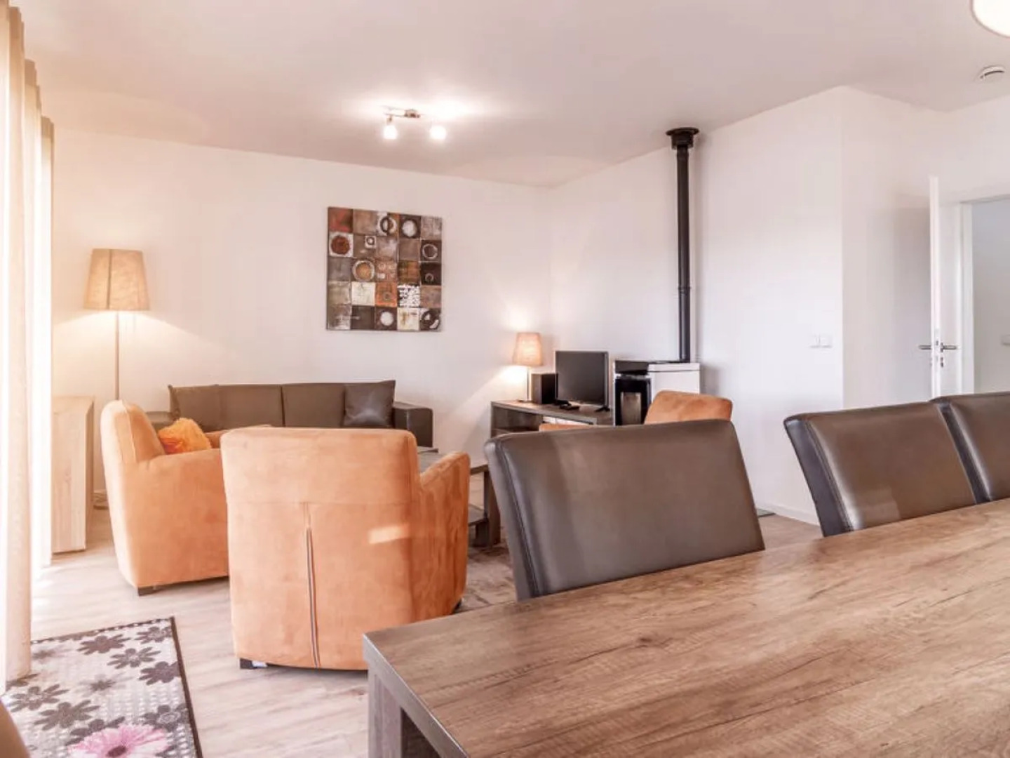 Lakeside Village 18 (+ sauna)