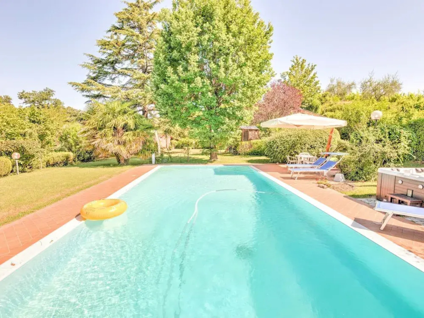 Hilltop Holiday Home in San Miniato with Hot Tub