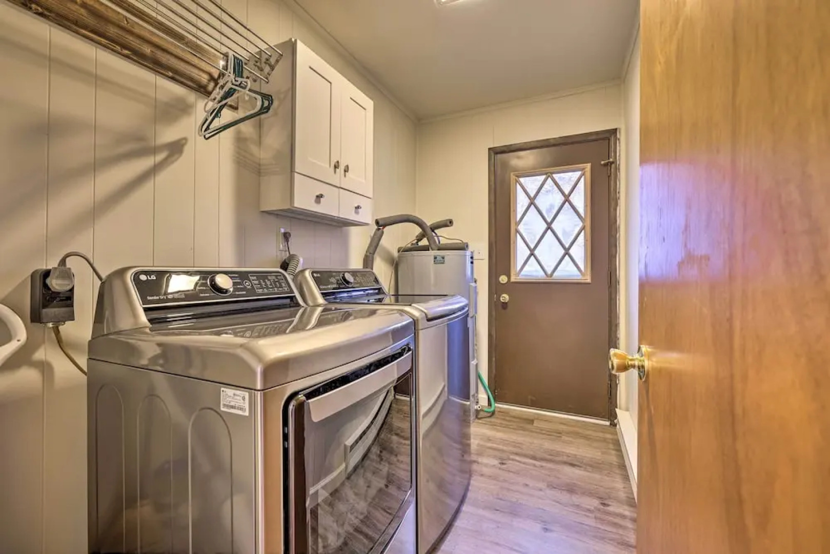 Cozy Poconos Ranch Home w/ Pool Access, Near Lake!