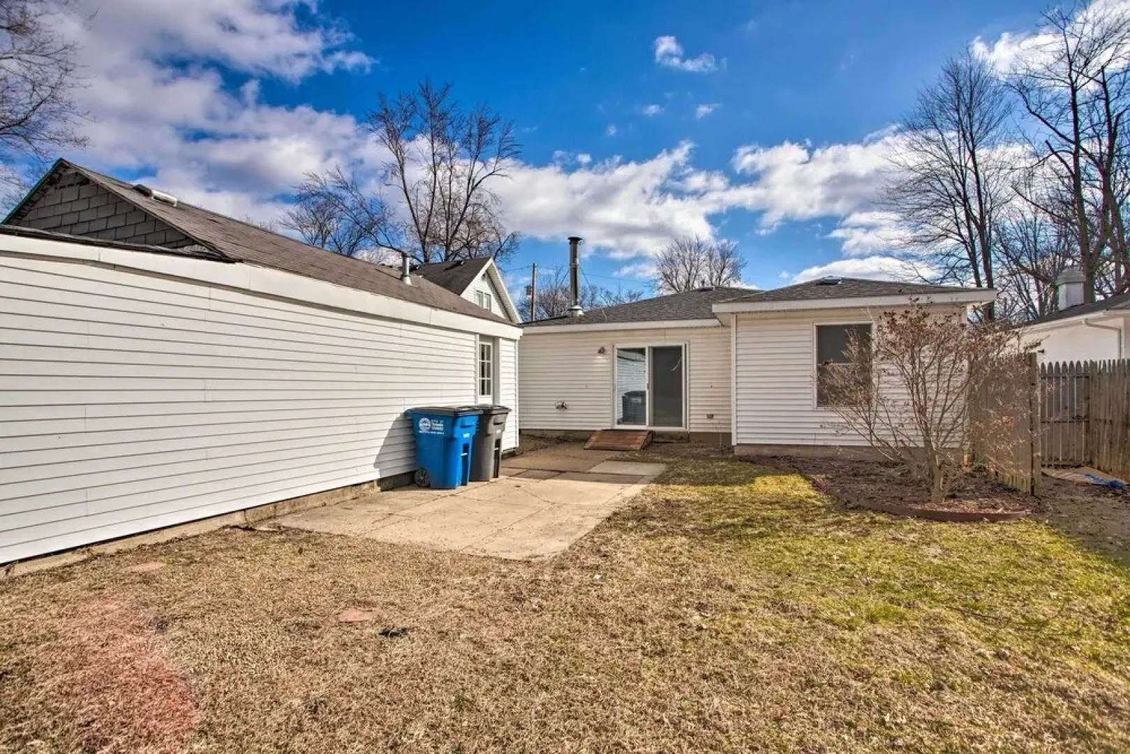 Peaceful Cottage ~ 8 Mi to Downtown Toledo!