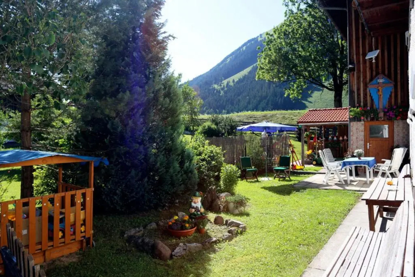 Ferienhaus Familien und Gruppenhaus Garten Grillkamin