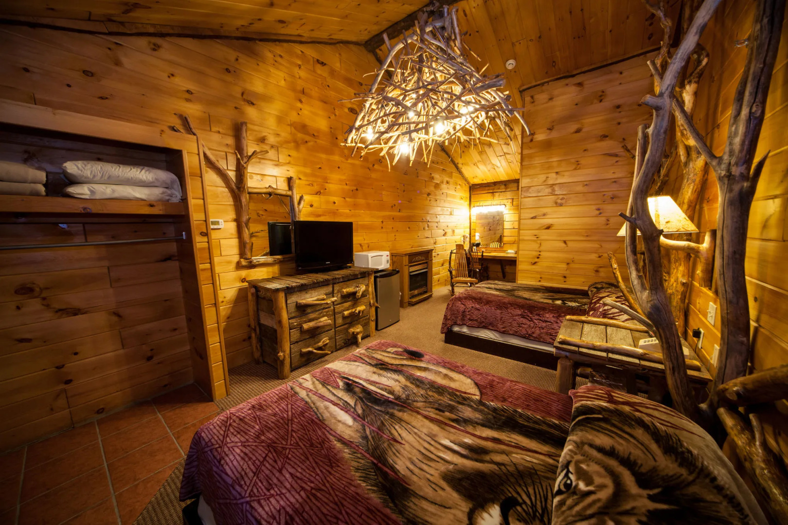 Log Cabin Lodge & Suites