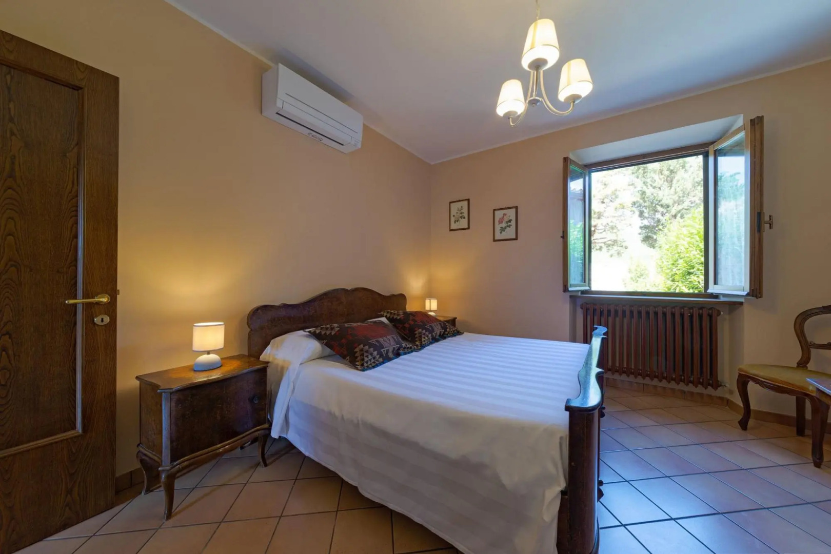 Quiet property set in a genuine context between nature and culture.-CASA PARIS