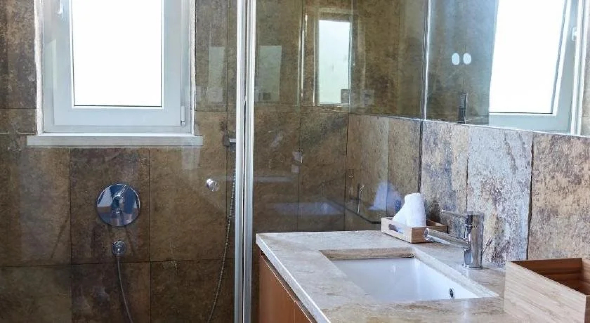 Torel Cliff Surf & Golf