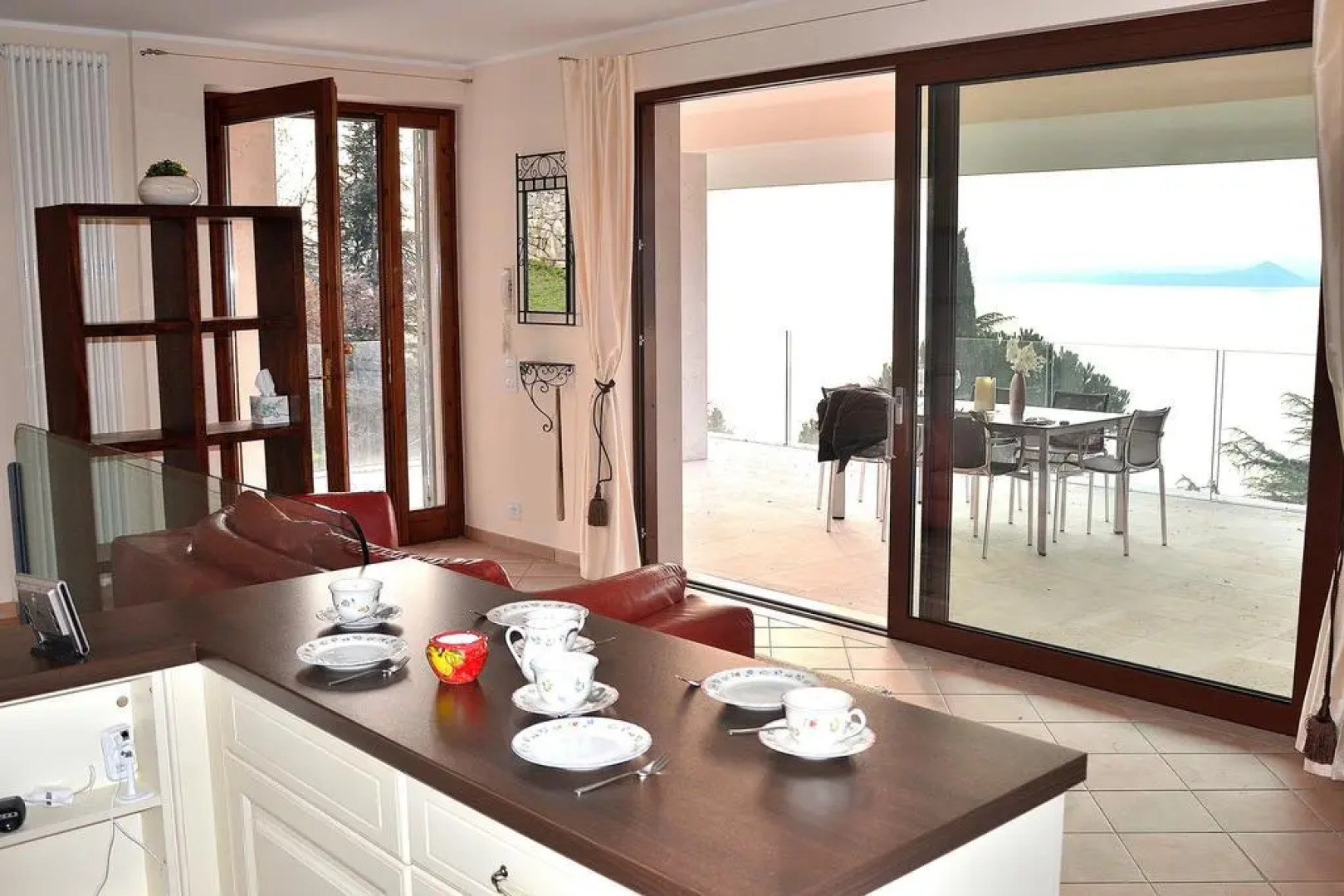 Villa Sybille With Pool And Lake View