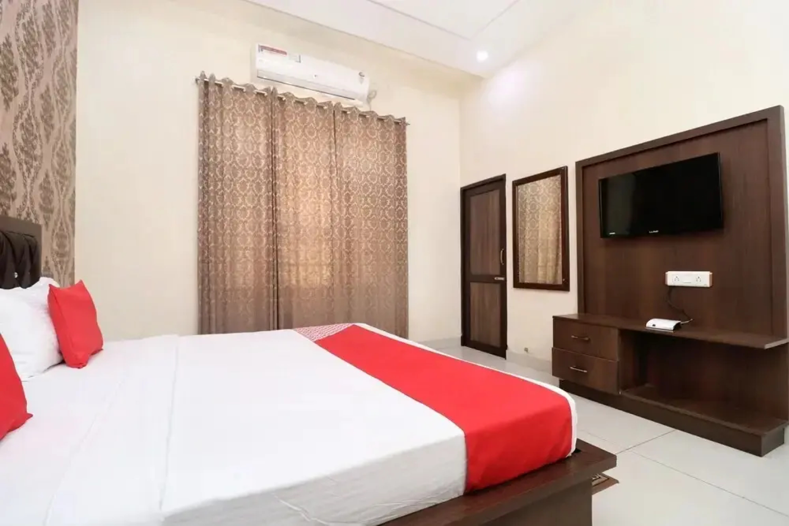 Samrat Regency By OYO Rooms