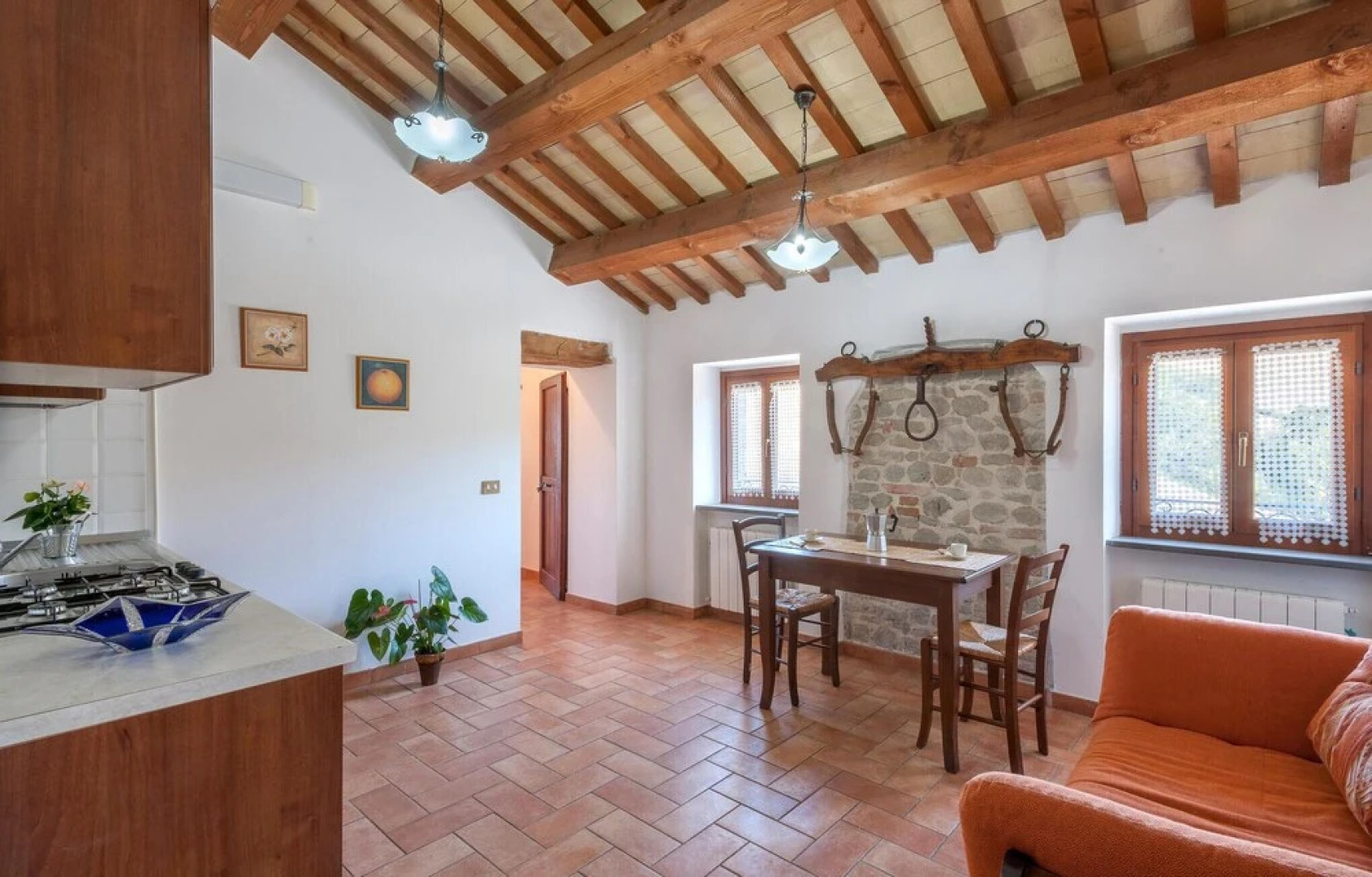 Awesome Home in Tolentino With 6 Bedrooms, Wifi and Outdoor Swimming Pool