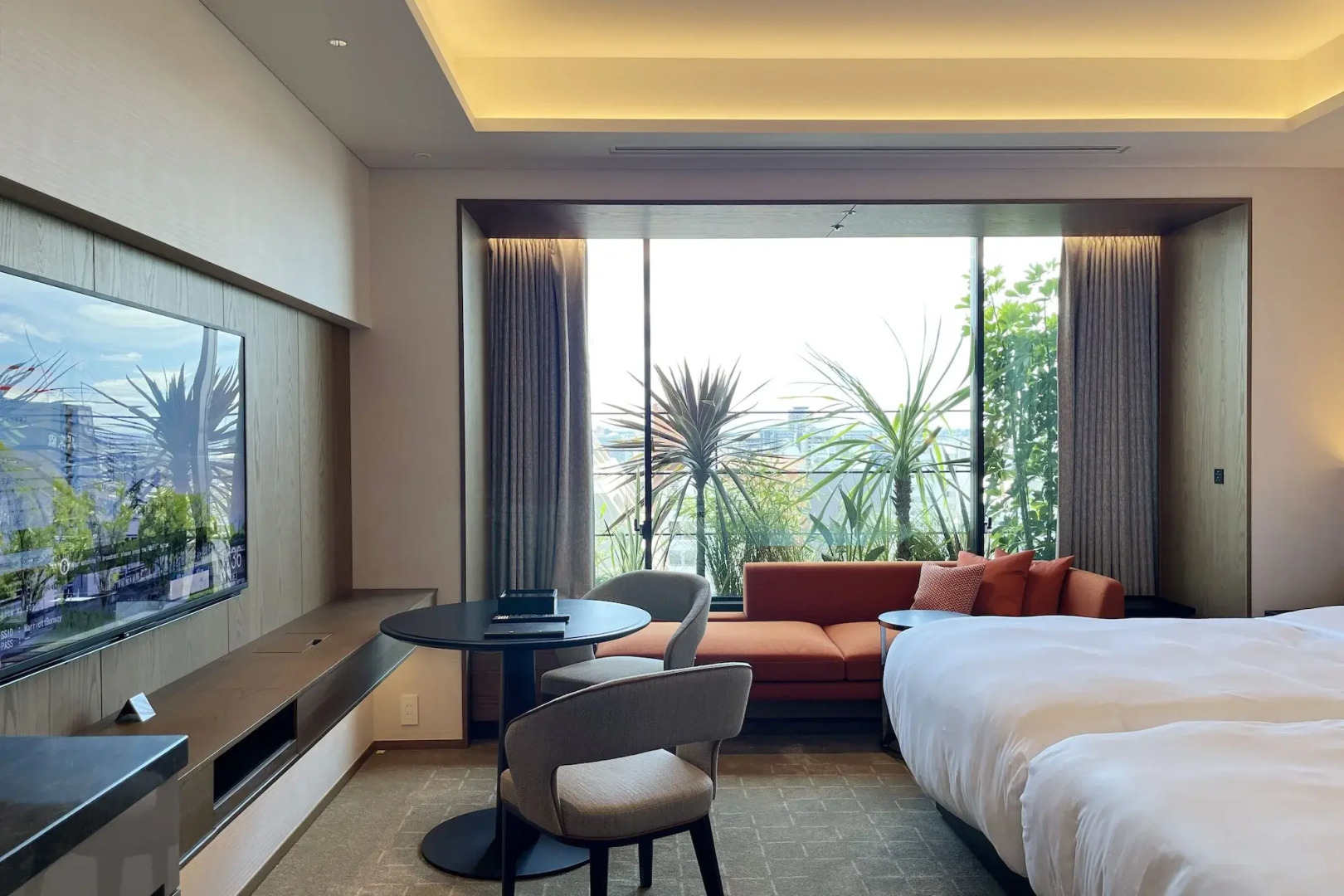 Tiad, Autograph Collection