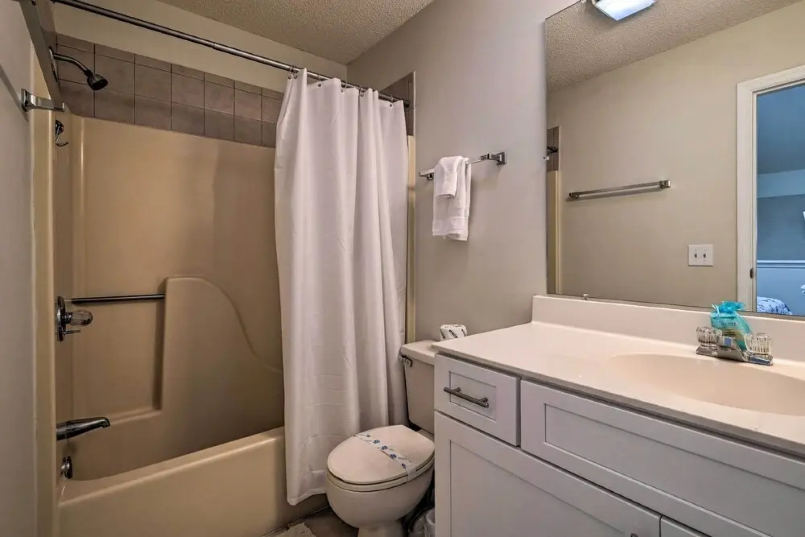 2 Mi to Surfside Beach: Golf Getaway w/ Balcony!