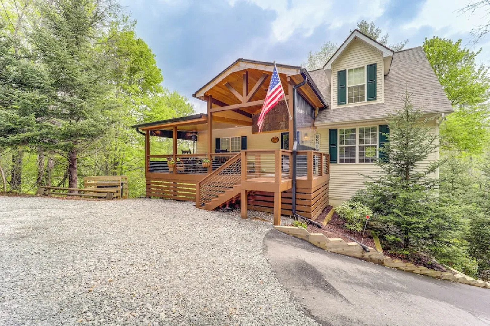 9 Mi to Sugar Mountain: Newland Cabin w/ Fire Pit!