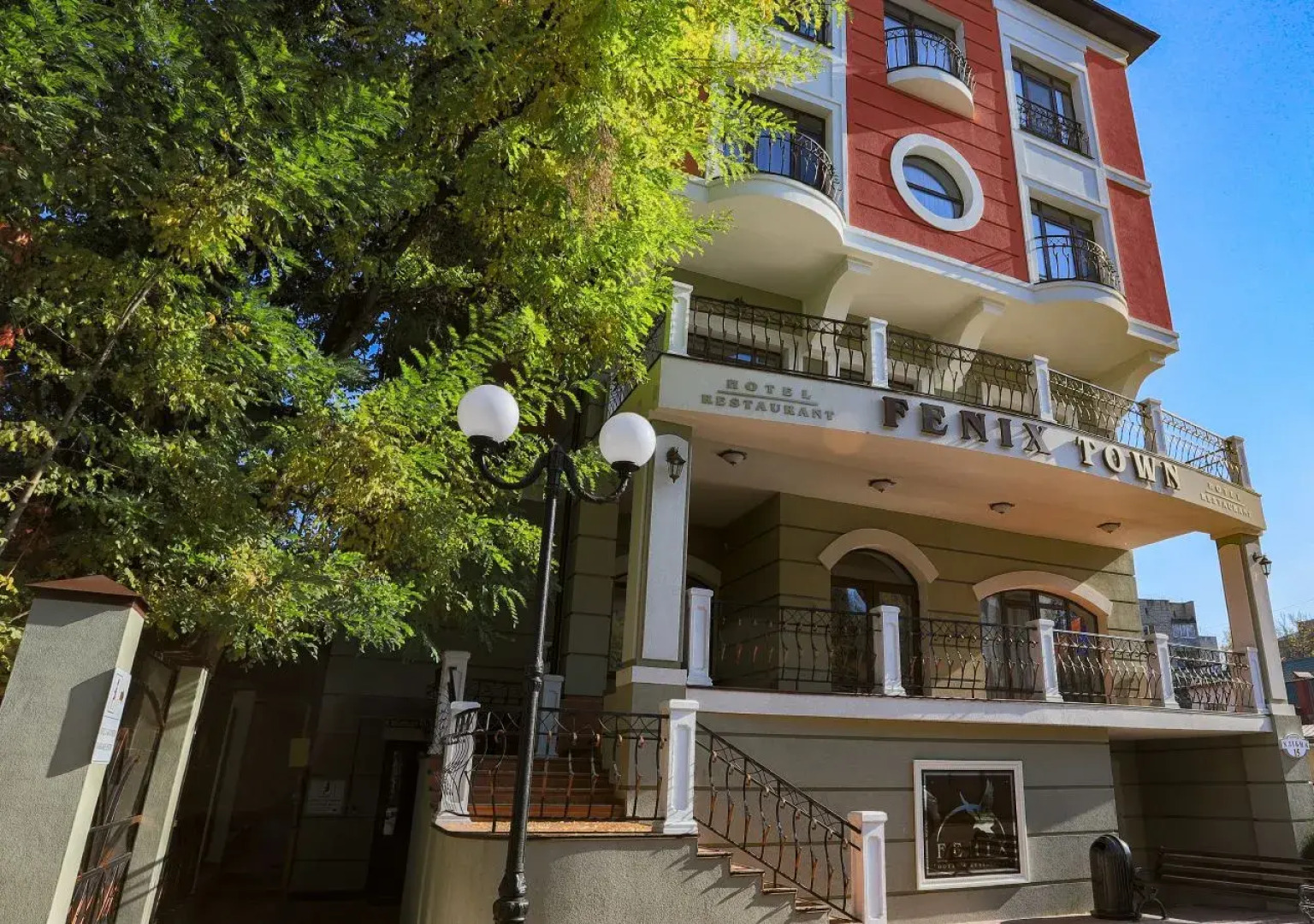 Отель Fenix Town
