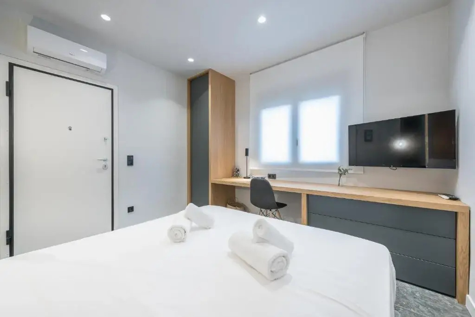 The Asprogeraka - self check-in rooms