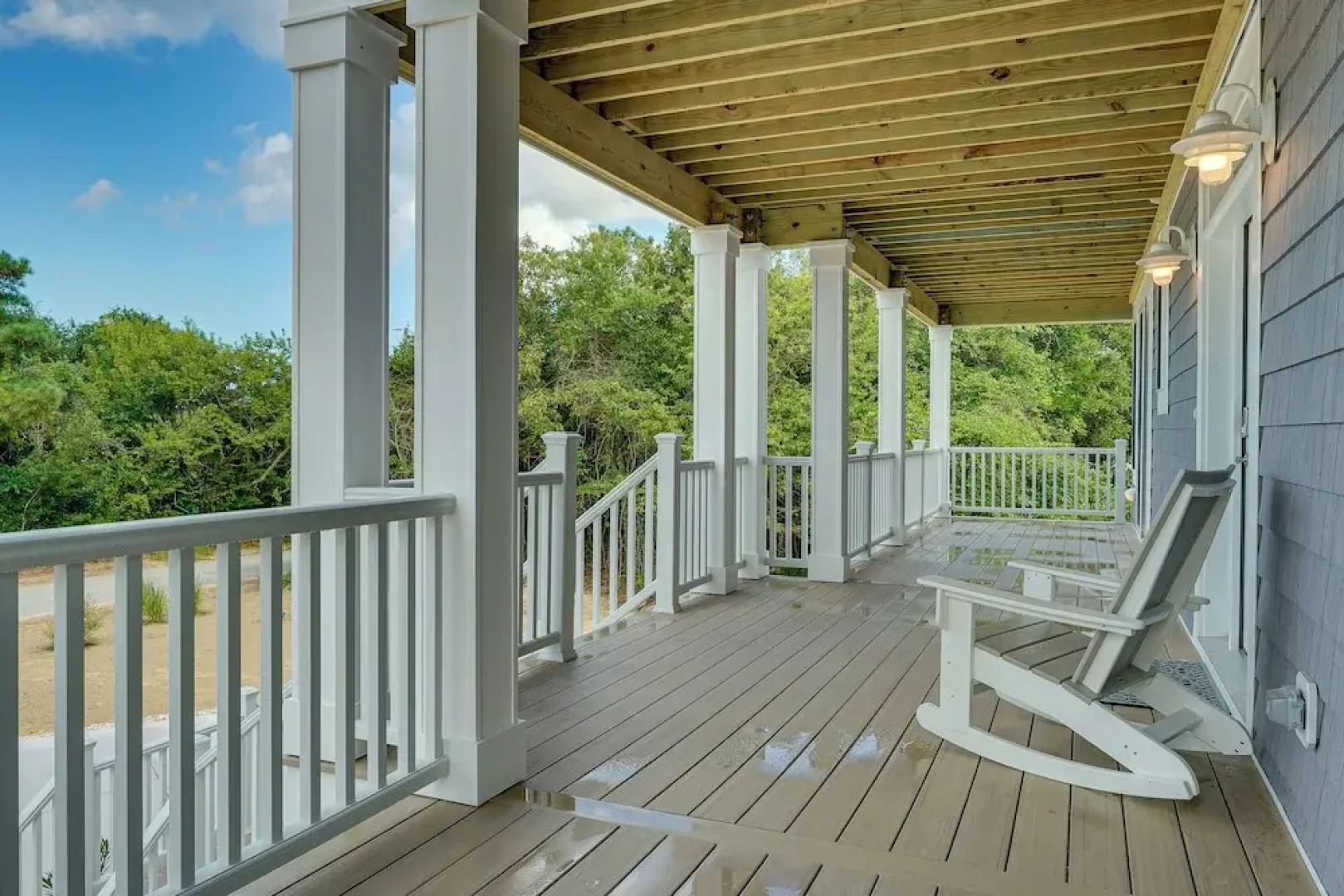 Walk to Beach: Southern Shores Retreat w/ Hot Tub