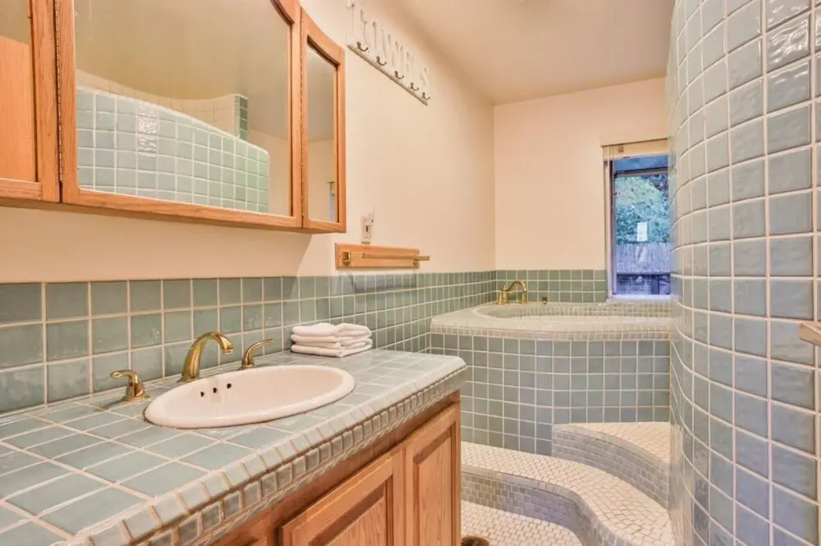 Moon River Redwoods Hot Tub BBQ Game Room Close to River