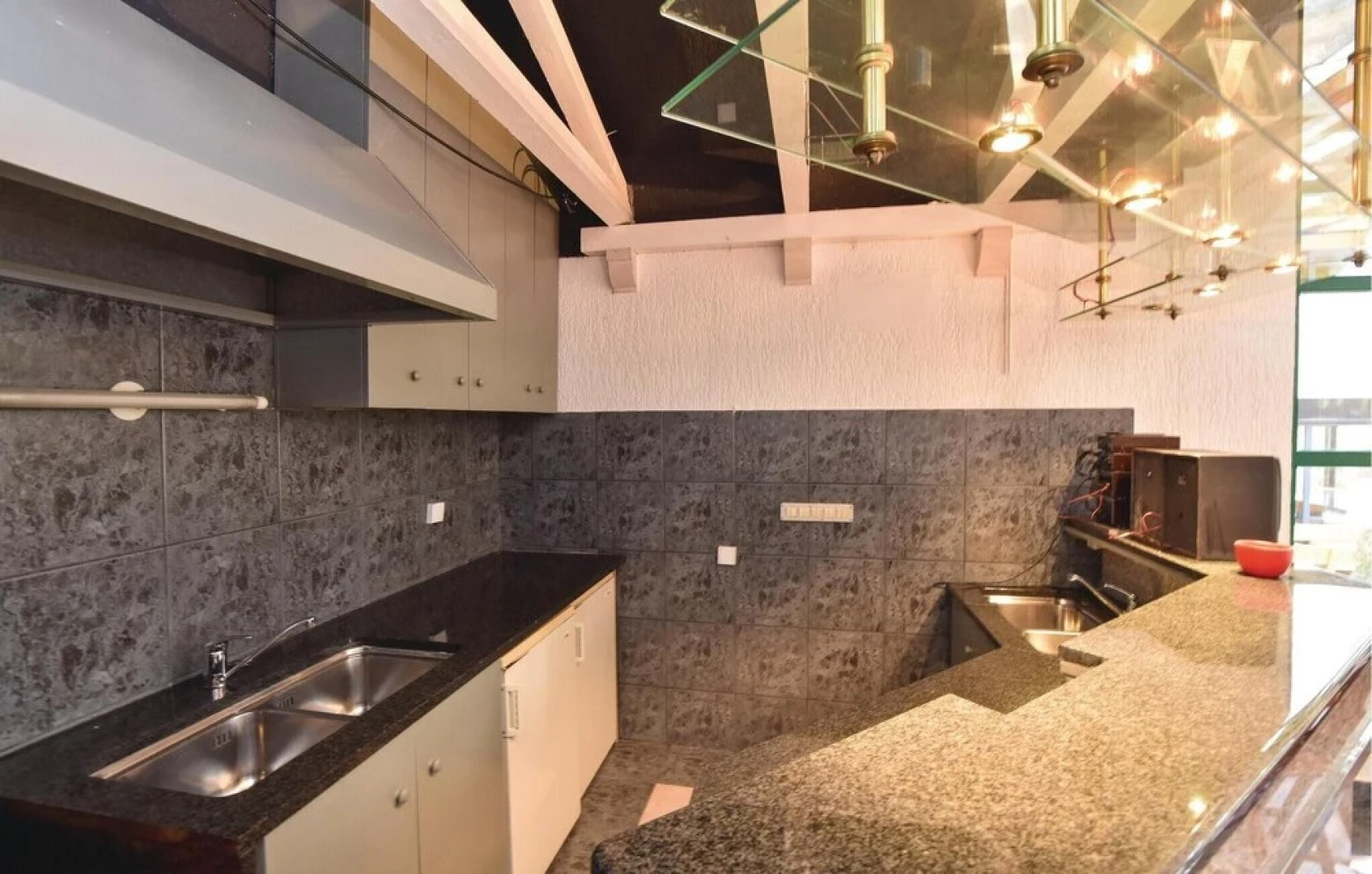 Awesome Home in Duce With Wifi and 9 Bedrooms