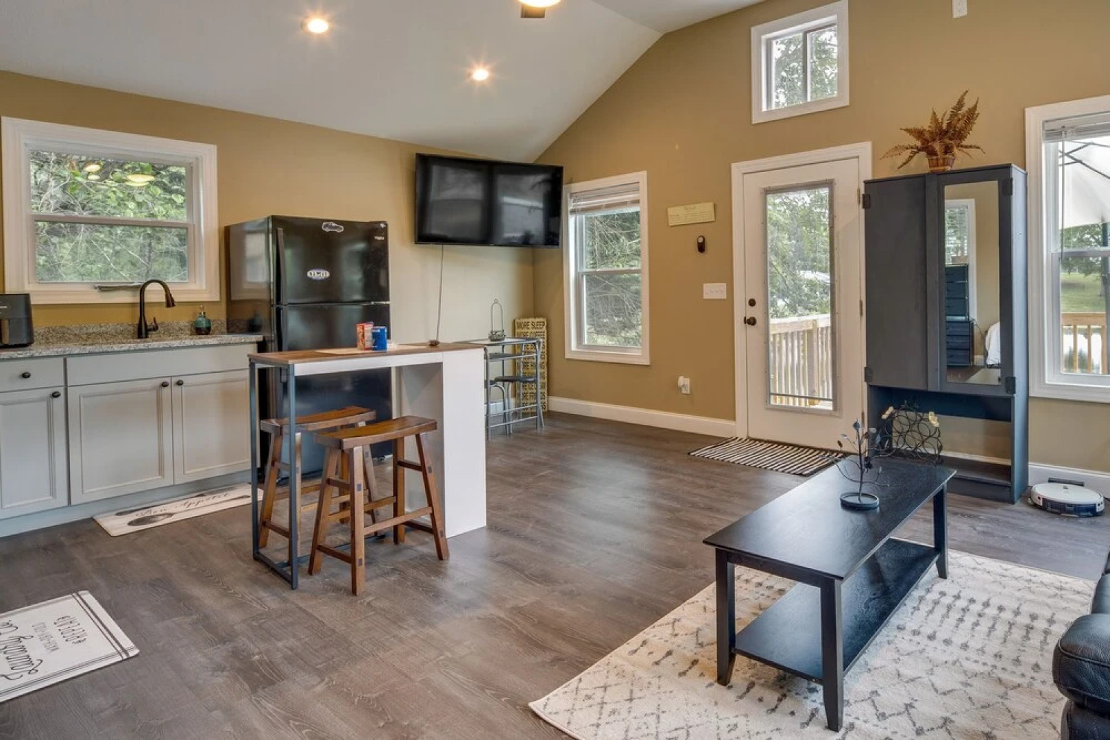 Peaceful Waterfront Studio 16 Mi to Greenville!