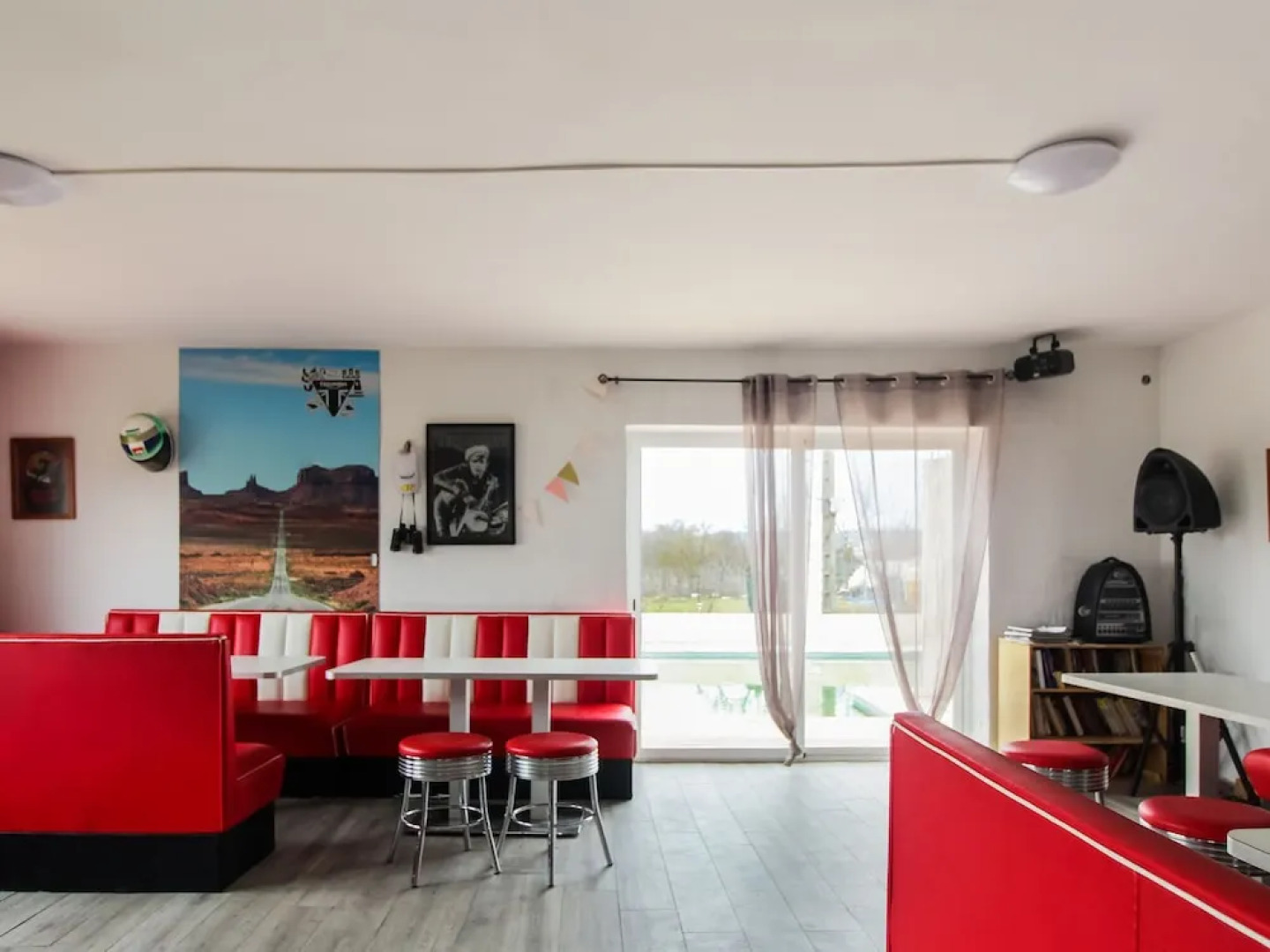 Lavish Villa in Villamuriel de Cerrato with Swimming Pool