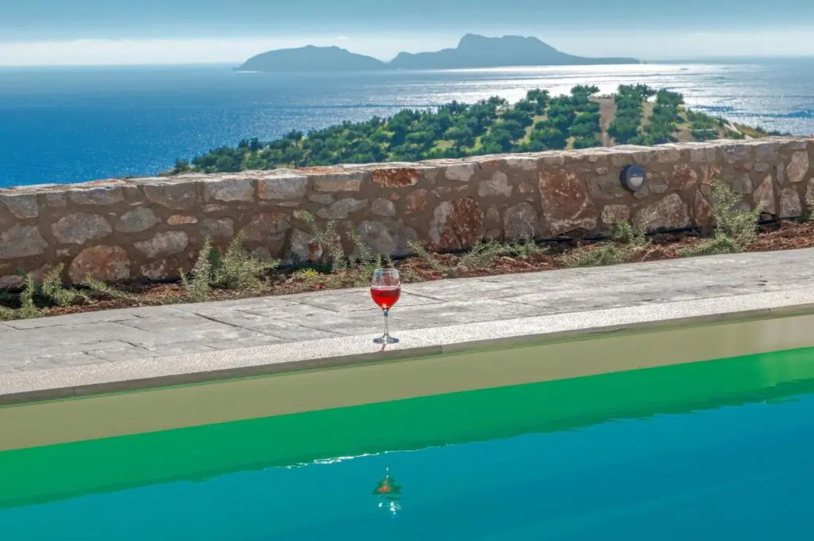 Tranquil sea view villa with private pool, just 2km from the beach!