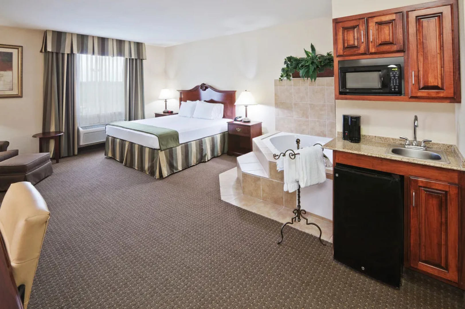 Holiday Inn Express Hotel & Suites Woodward Hwy 270
