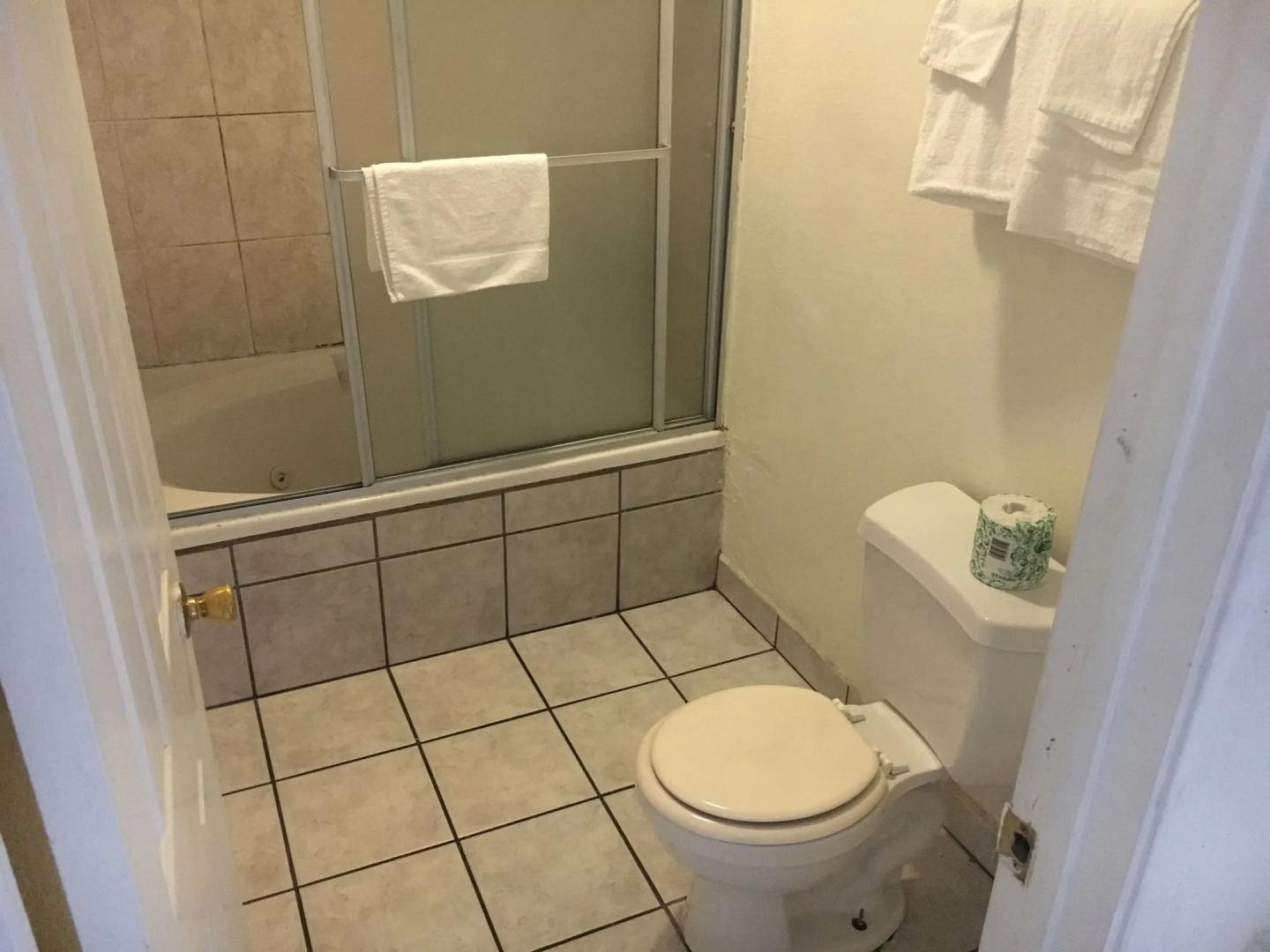 Colonial Pool & Spa Motel