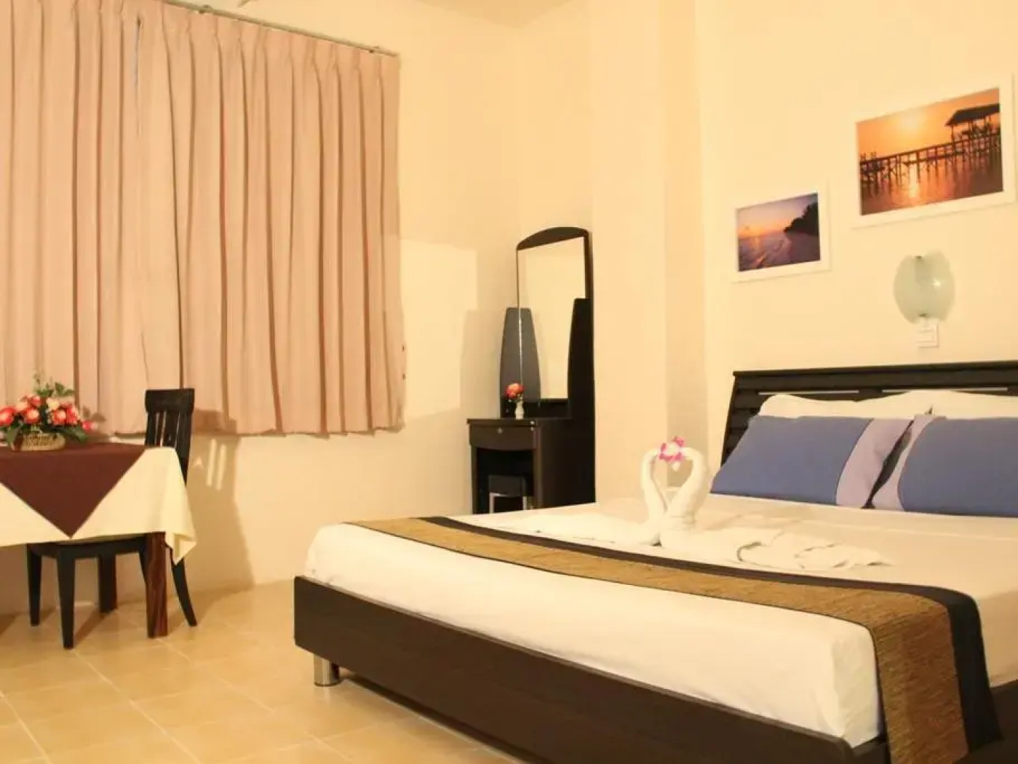 San Antonio Beach Guesthouse & Restaurant