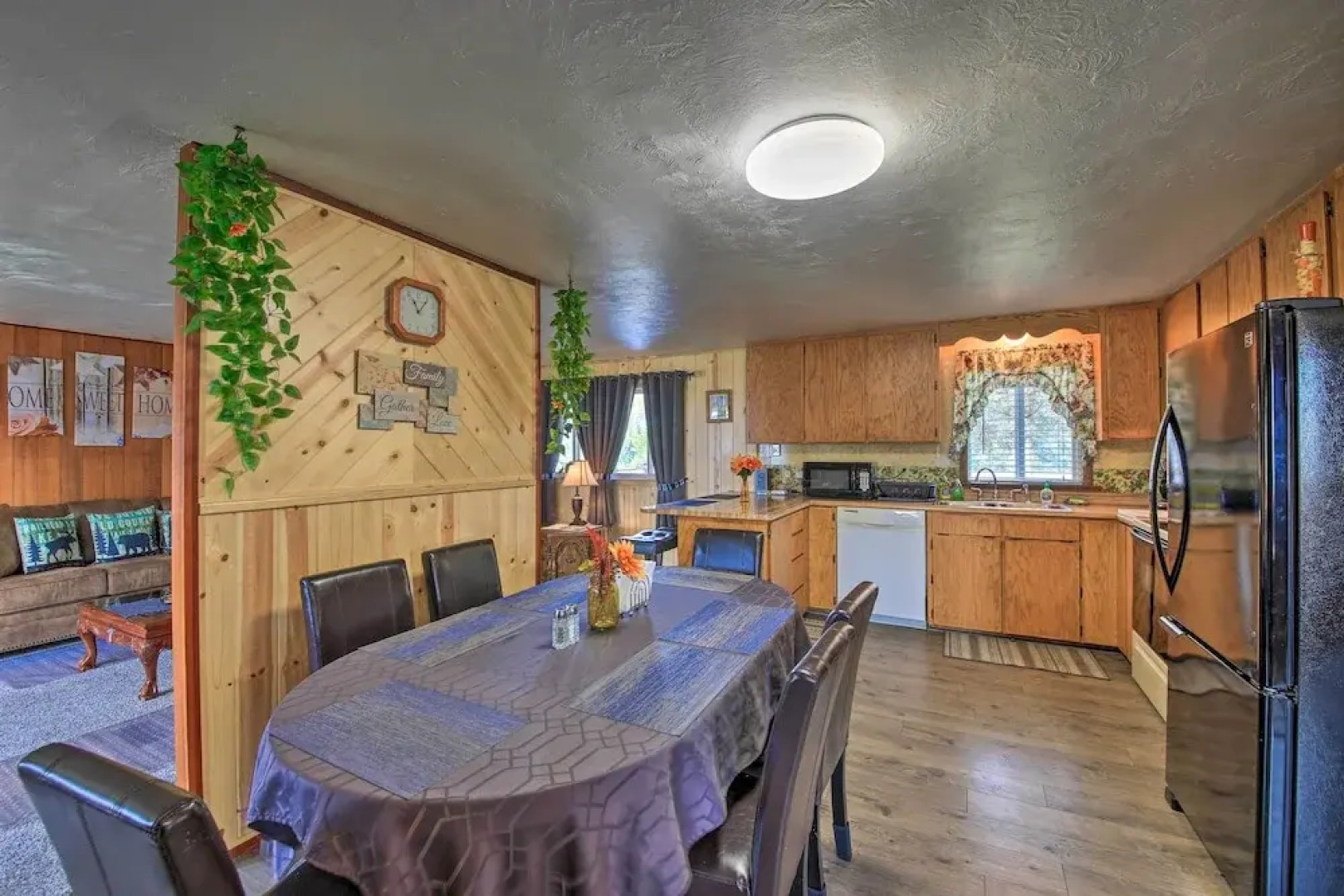 Woodsy Riverfront Retreat in Trout Creek Montana!