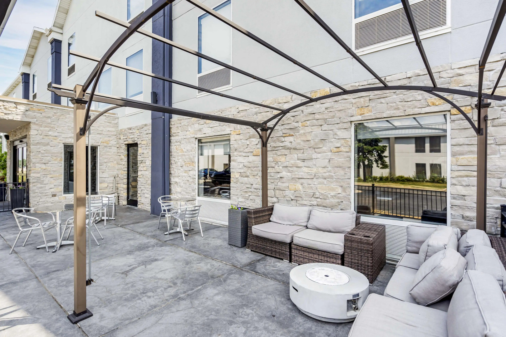 Best Western Plus Bourbonnais Hotel & Suites