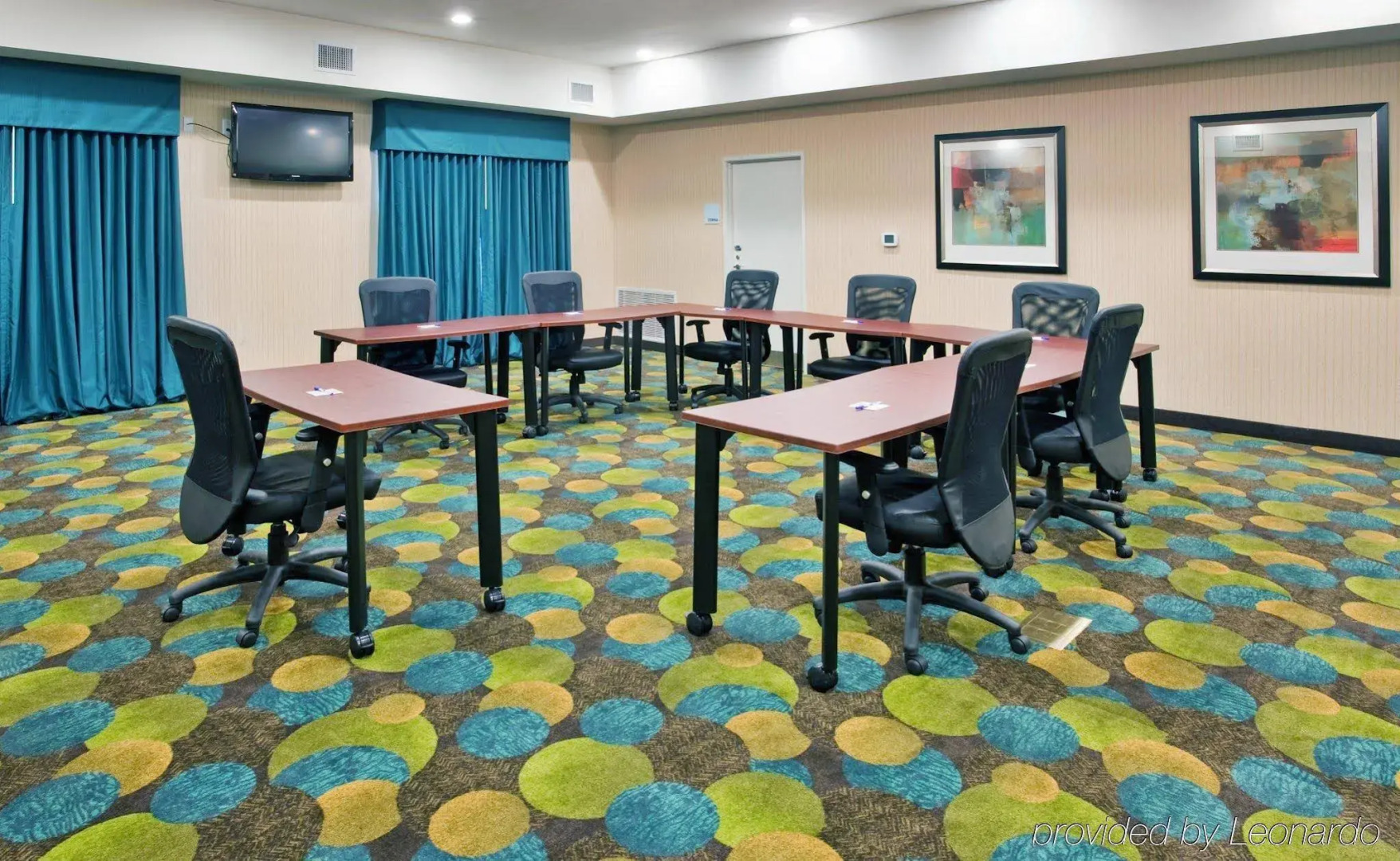 Holiday Inn Express & Suites Topeka North by IHG