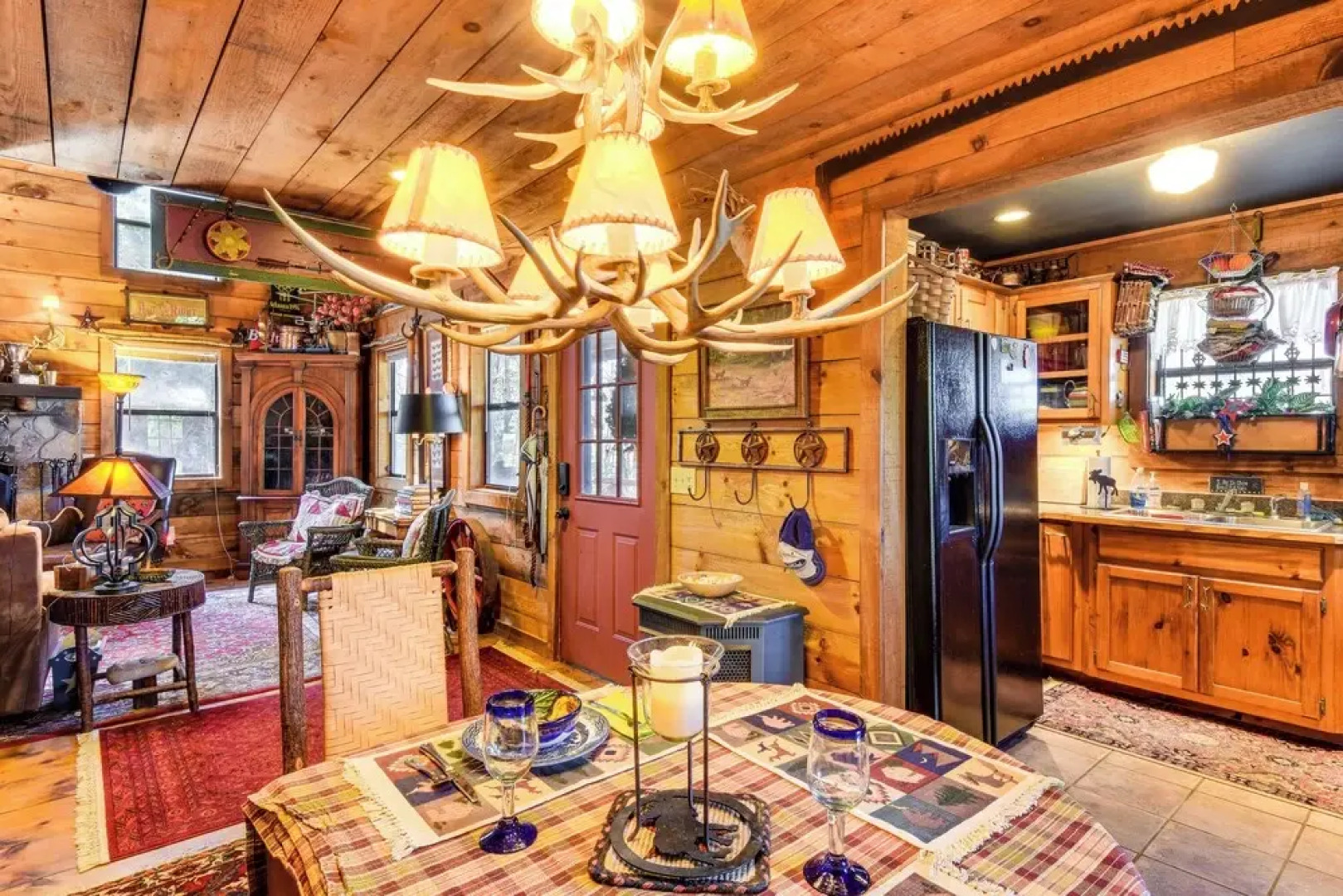 Rustic Cabin w/ Porches: 8 Mi to Tallulah Gorge!