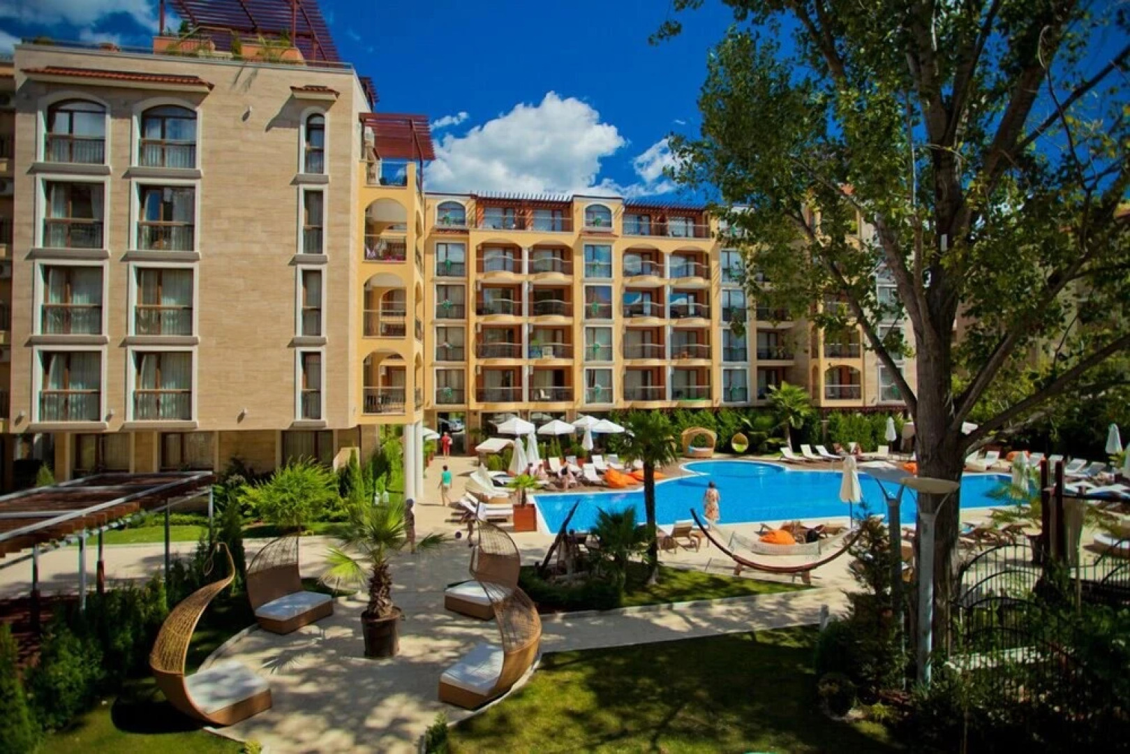 Apartcomplex Harmony Suites