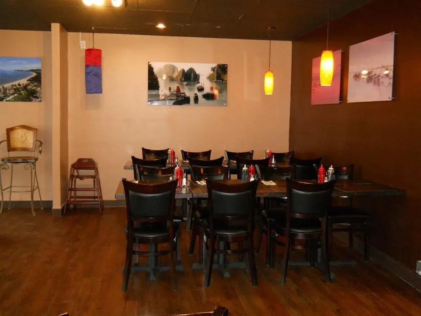 Econo Lodge Inn & Suites