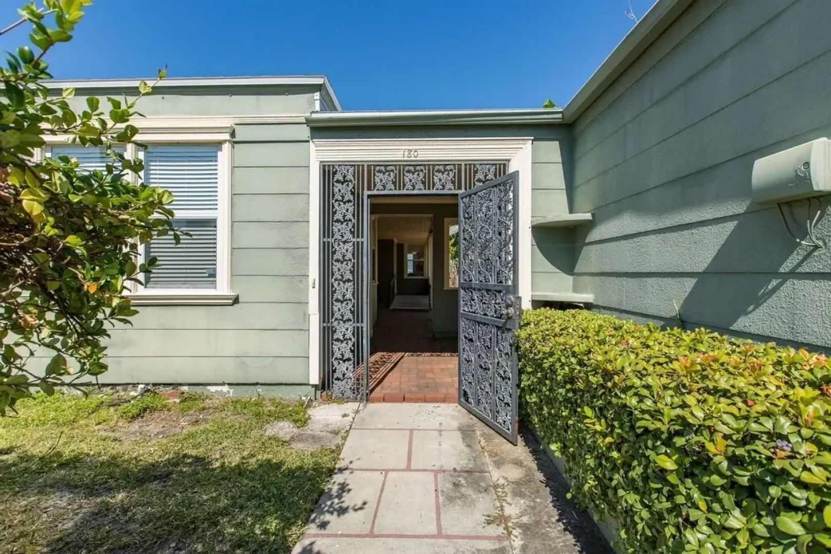 Treasured Times Beach House 3 Bedroom Home by RedAwning, Clearwater Beach